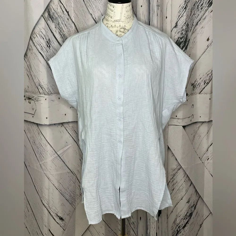 HYFVE Cotton Gauze Shirttail Cap Sleeve Button Down Top Light Blue Medium